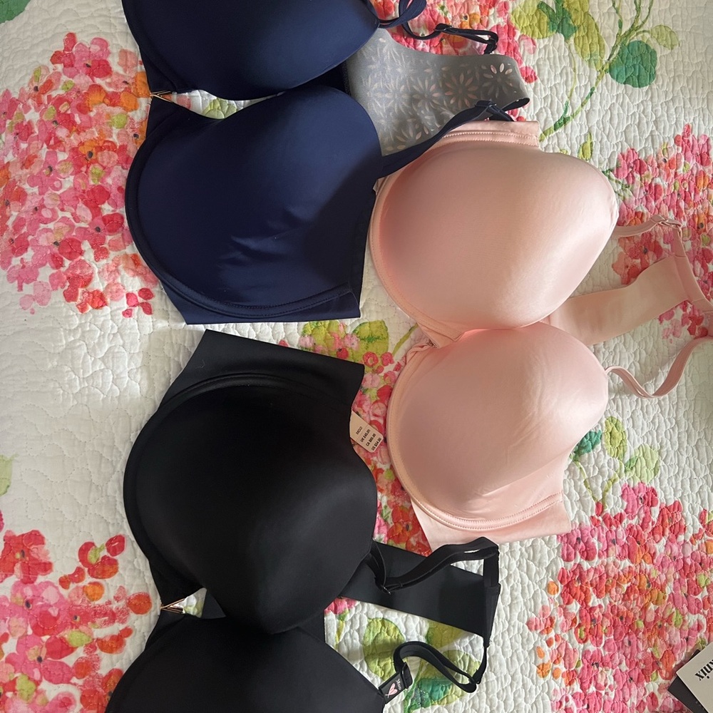 38DD Victoria’s Secret Front closure Bras. All 3 for only $32 (retails $176)